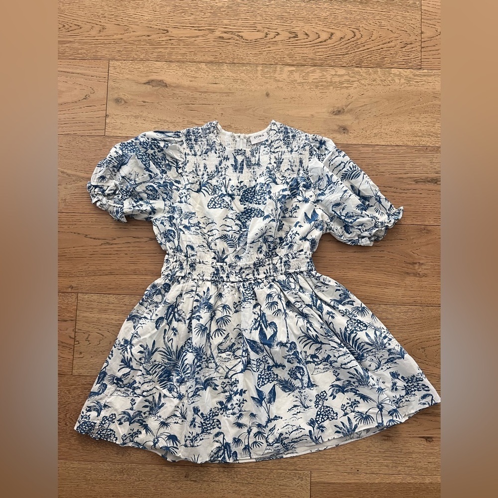 Storia Puff Sleeve Mini Dress in White and blue size Large